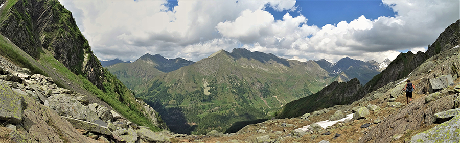 Vista verso le montagne dirimpettaie al Lago del Vallone 